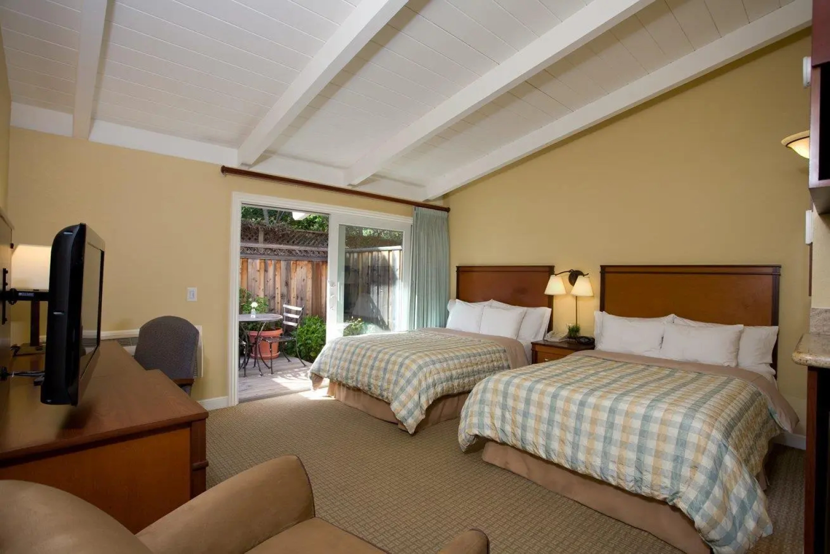 Red Cottage Inn