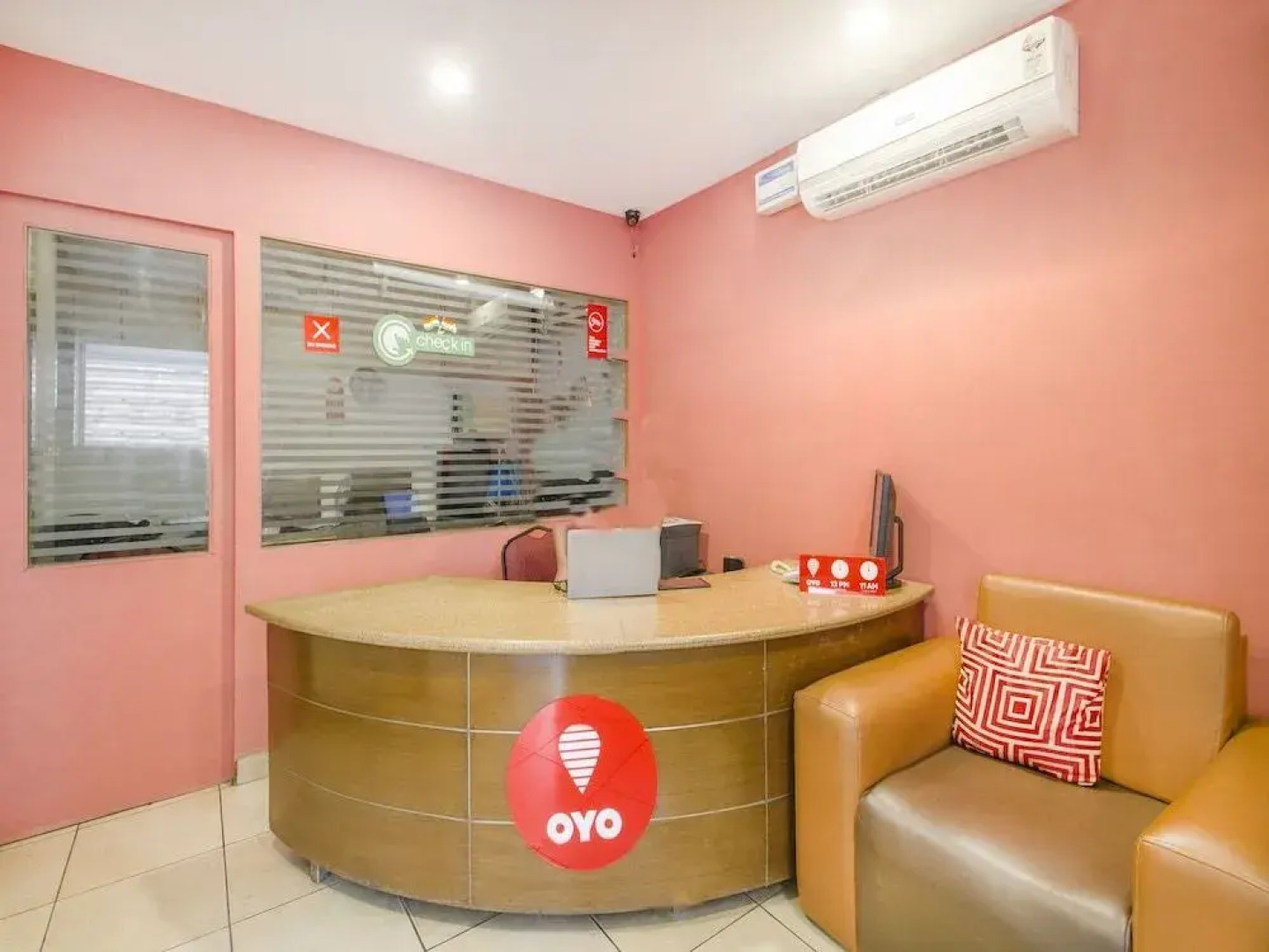 OYO 10235 Oyster Transit Hotels