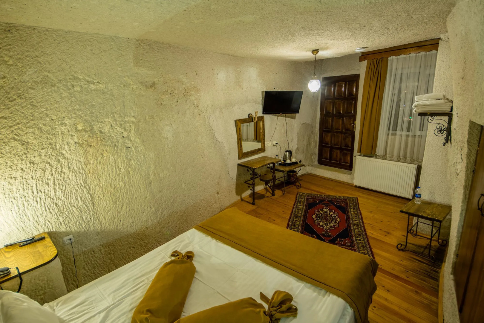 Elite Cave Suites