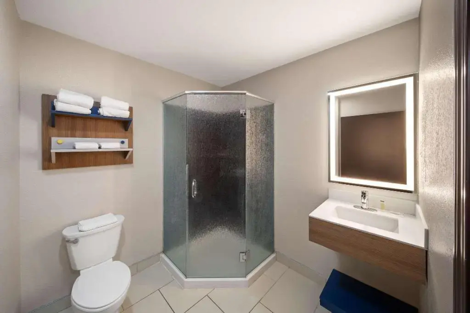 Microtel Inn & Suites By Wyndham Buda At Cabela'S