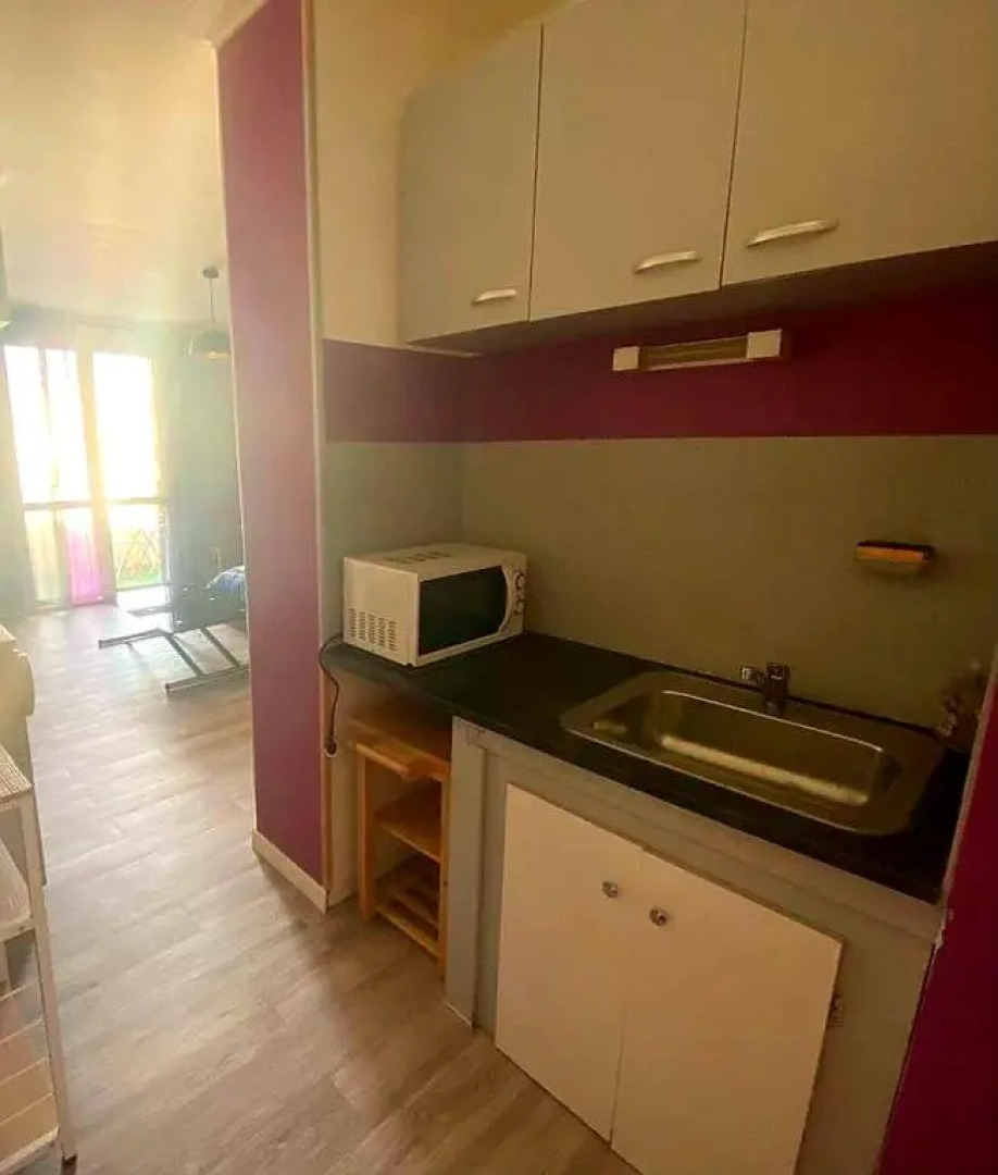 Grand studio avec balcon proche du centre ville