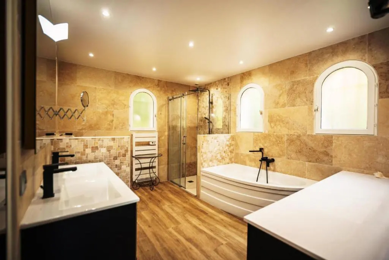 Villa Tessa for 14 people with private pool sauna and gym close to Aix en Provence