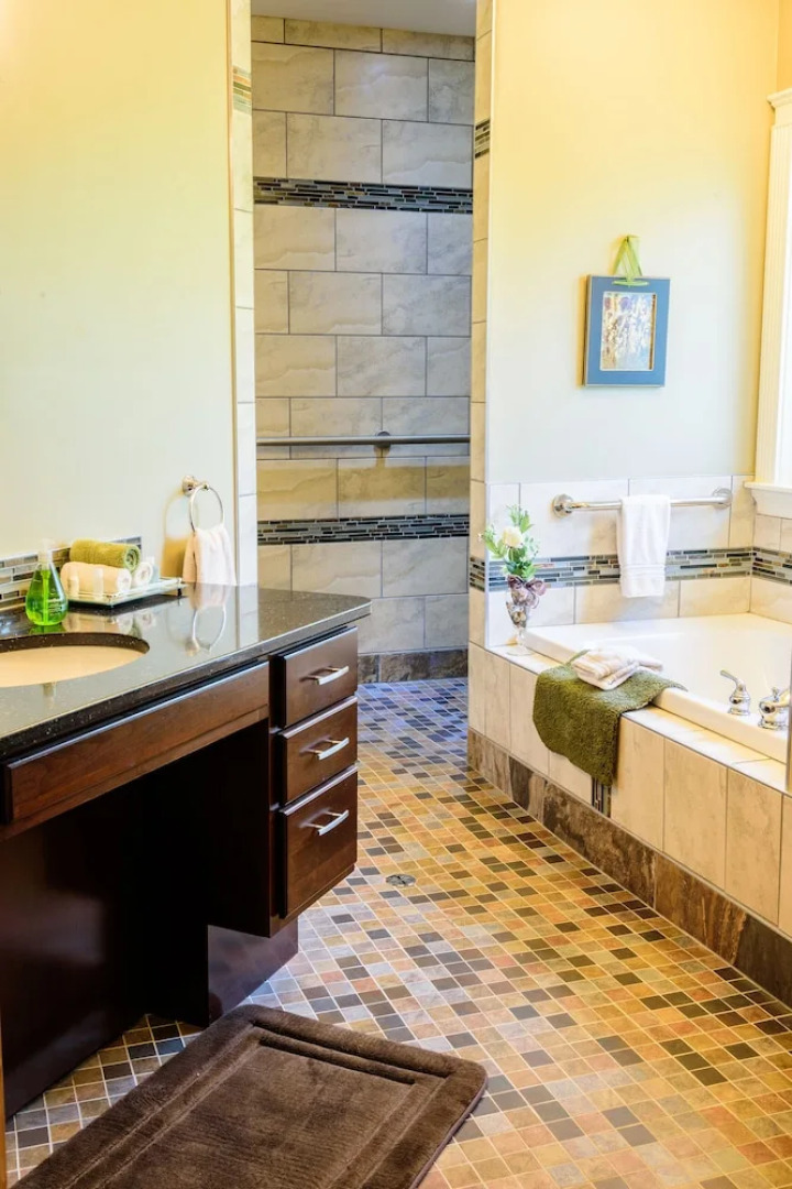 Noble House Suites