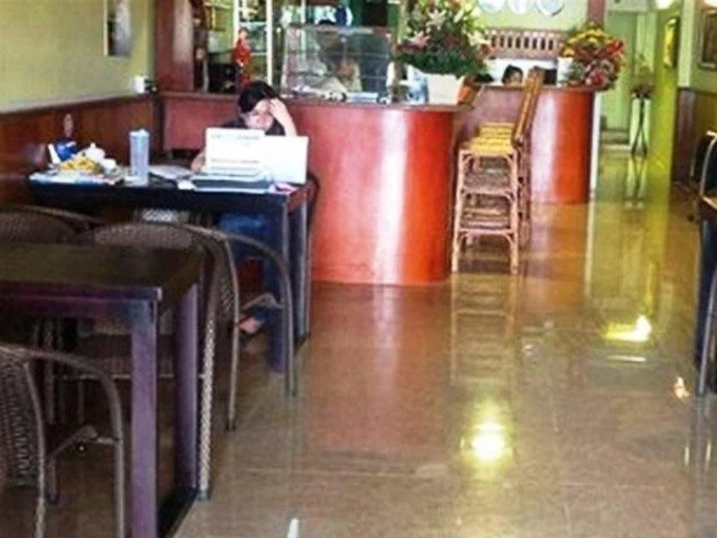 Pra-Tna Guest House and Coffee