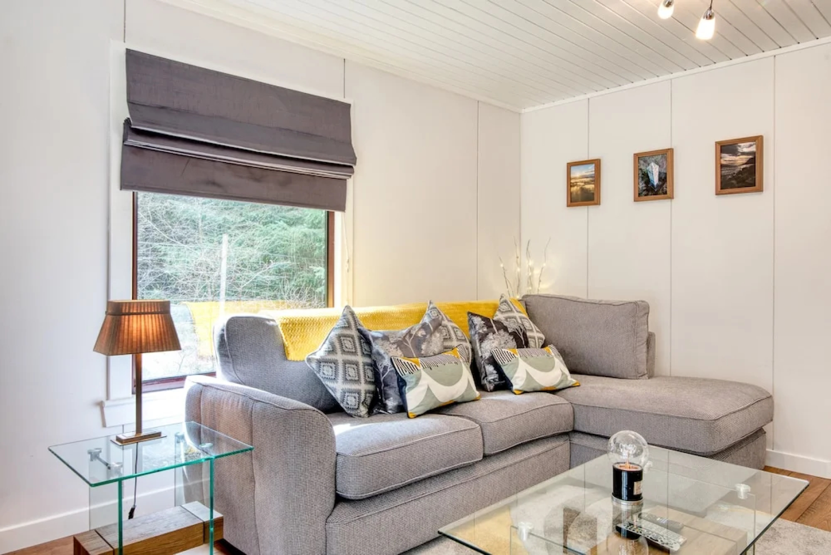 Otter With Mountain View and Enclosed Decking