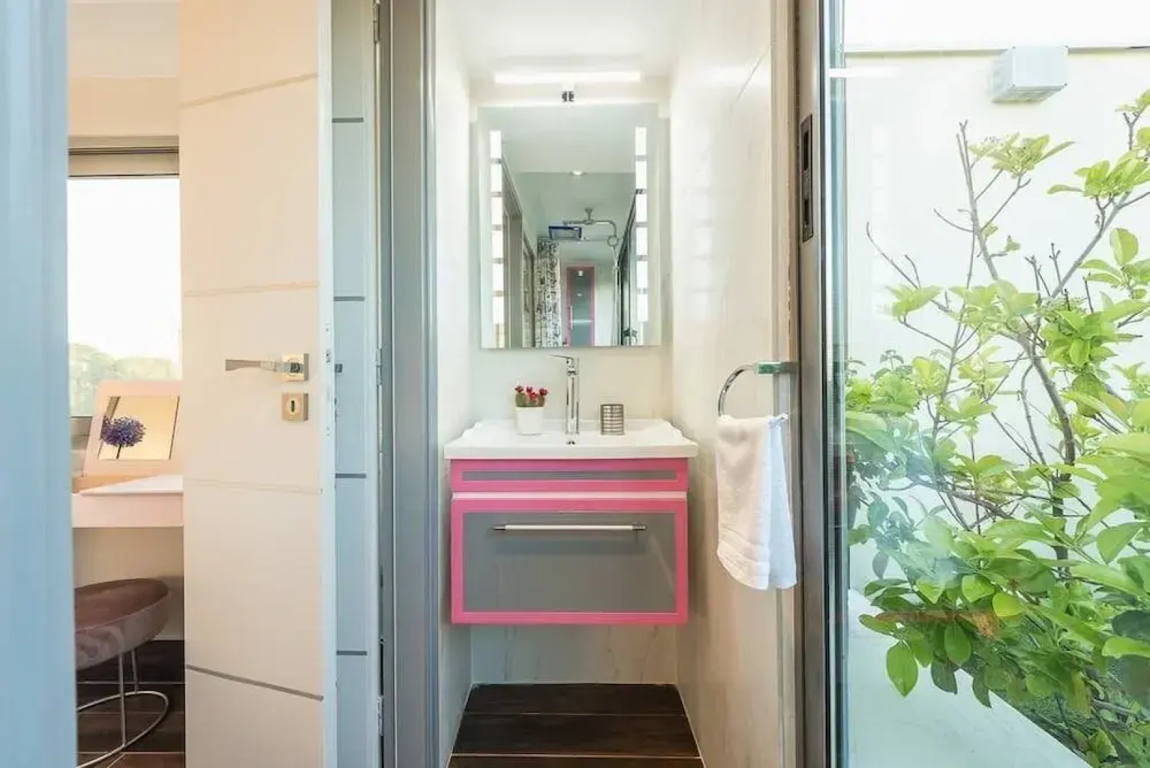 Sea View Apartment with Hot Tub & Sauna