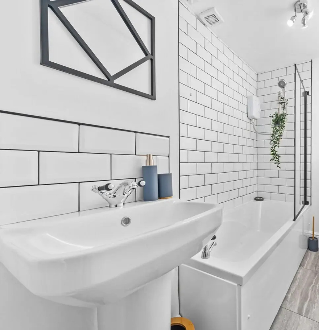 One Bedroom Apartment by Klass Living Serviced Accommodation Coatbridge - Garturk Apartment With Wifi  and Parking