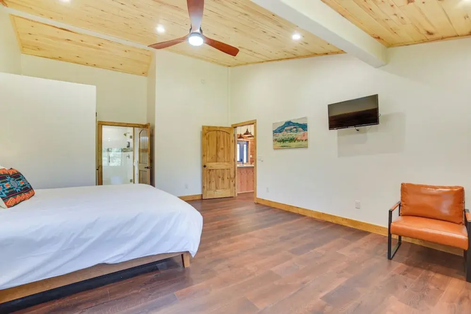 3 Mi to Resort: Year-round Angel Fire Getaway!