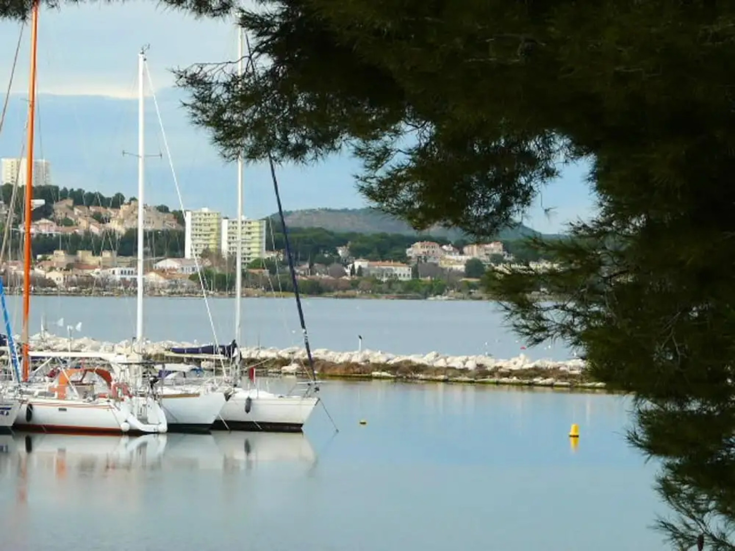 House With 2 Bedrooms in Martigues, With Wonderful Lake View, Furnished Terrace and Wifi - 7 km From the Beach