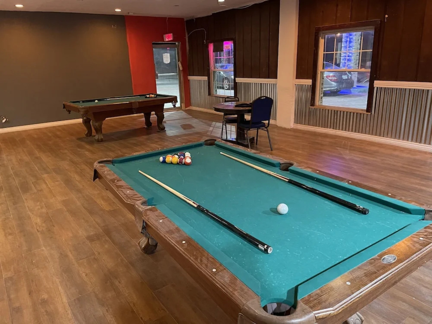 B&J Hotel and Apartment