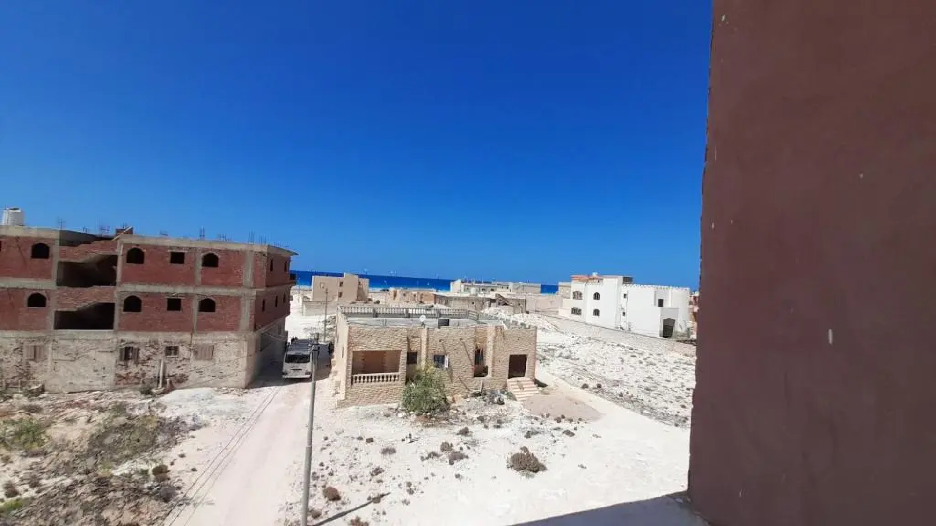 شقق ثلاث غرف بشاطئ الاصيل للايجار قرب الابيض