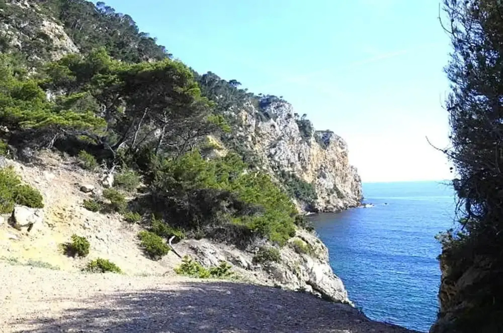 Studio in Sanary-sur-mer, With Wonderful Mountain View - 1 km From the Beach