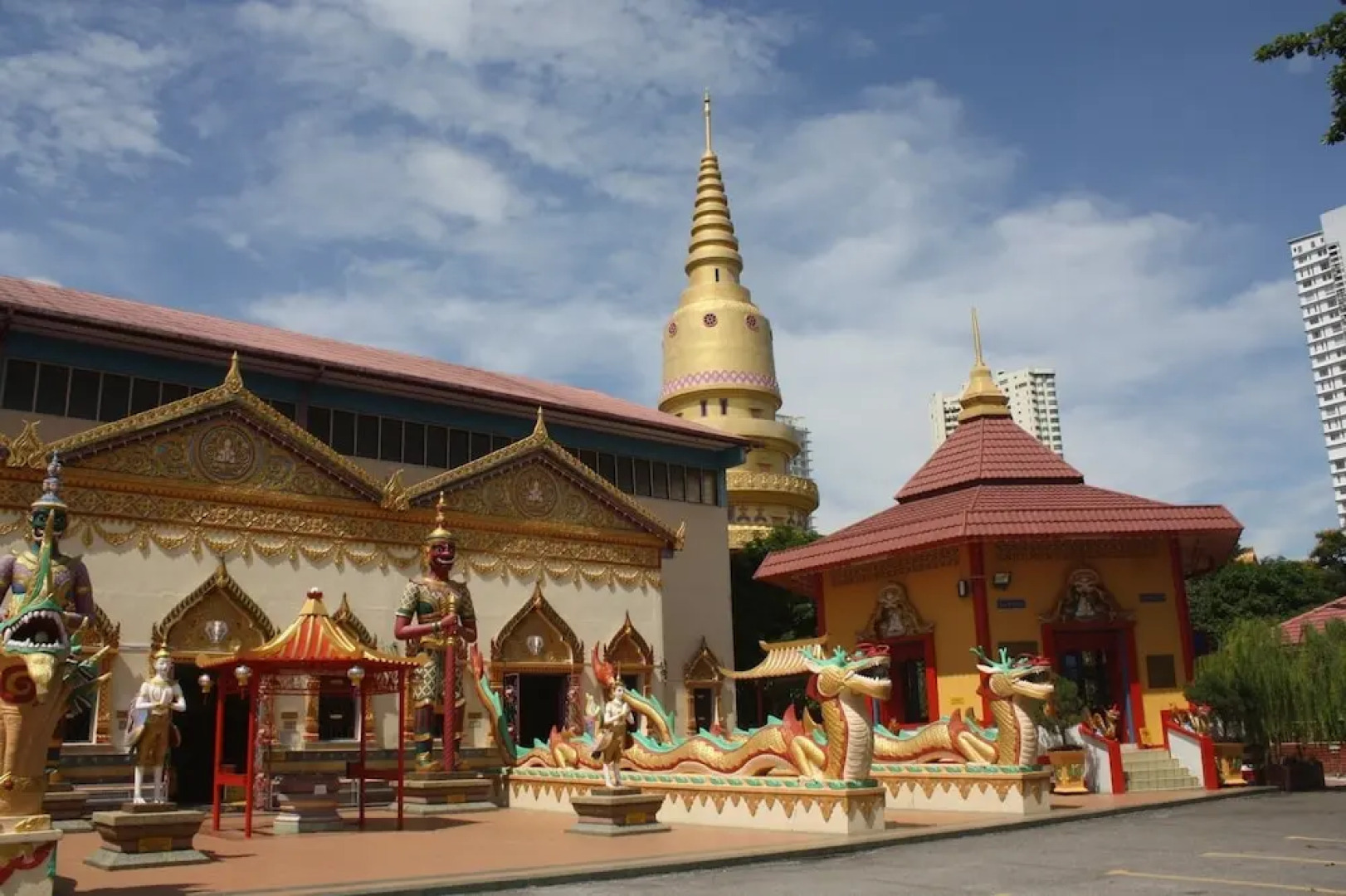 3BdR&2Bth condo Middle of Penang