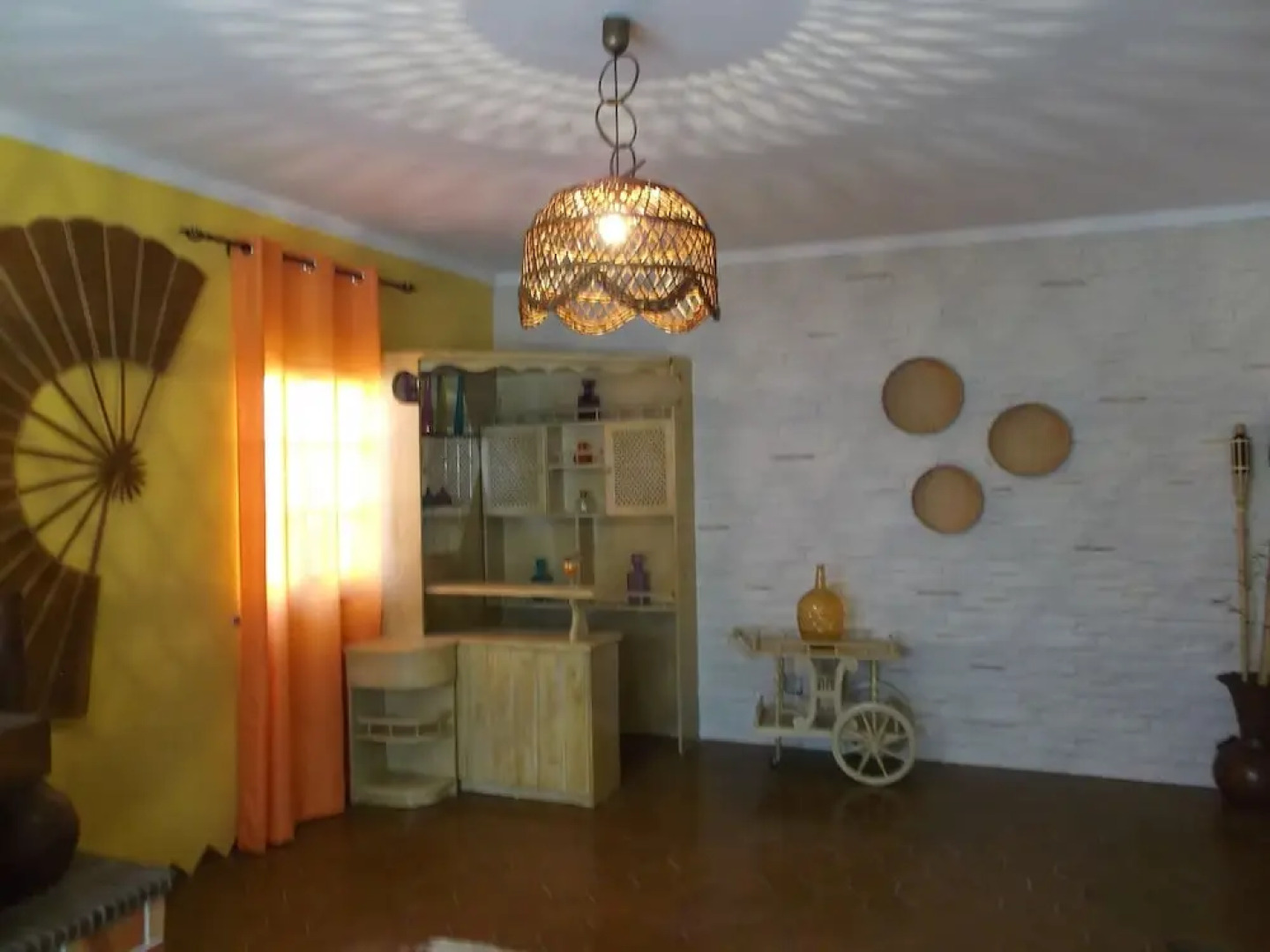 80s RetroStyle Villa