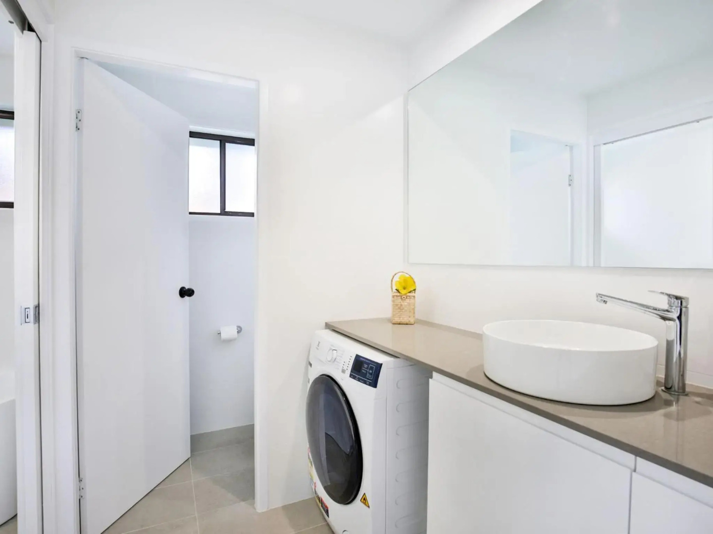 Sandy Feet Retreat - Pet Friendly - 1 Min Walk to Beach