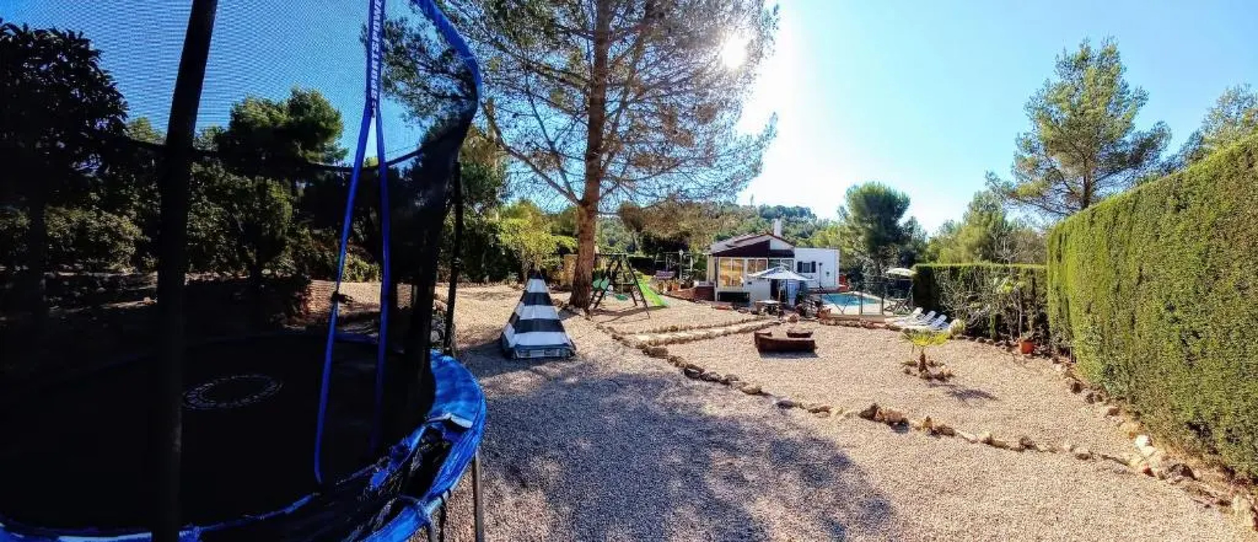 AbelesHome Villa con Piscina, Barbacoa y Parque Infantil.