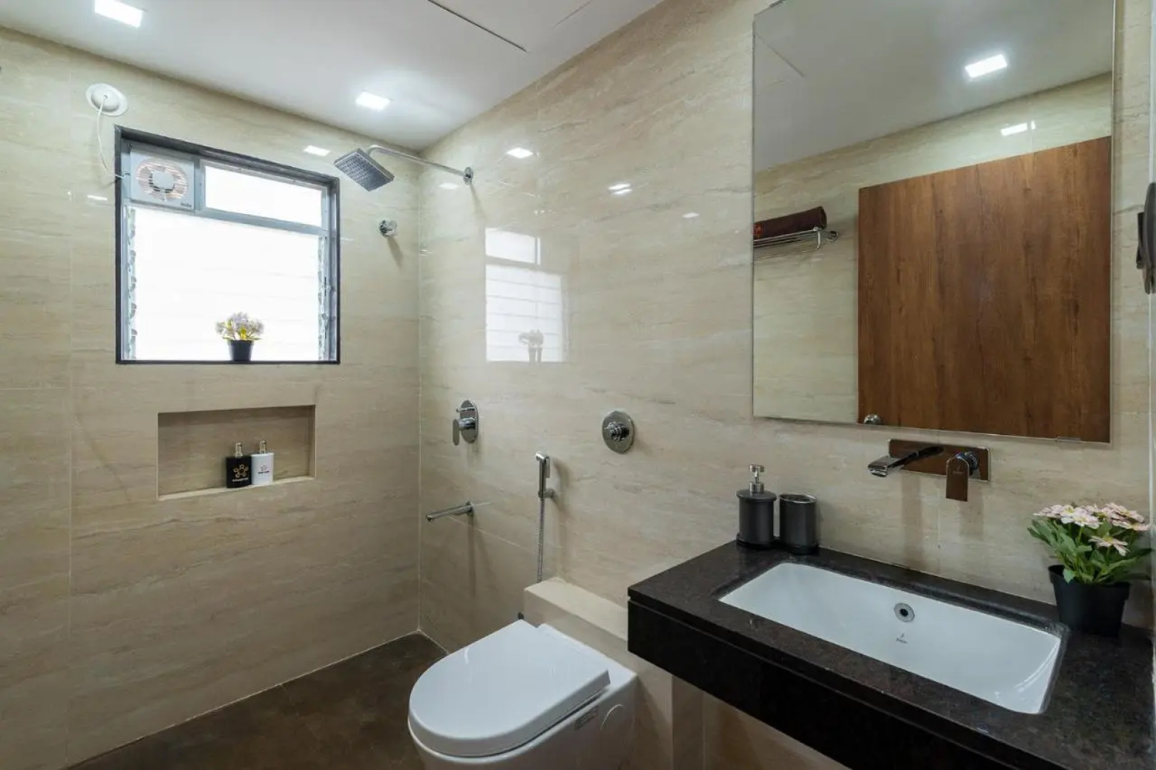 SaffronStays Midori, Kolad - private pool villa near river rafting camp