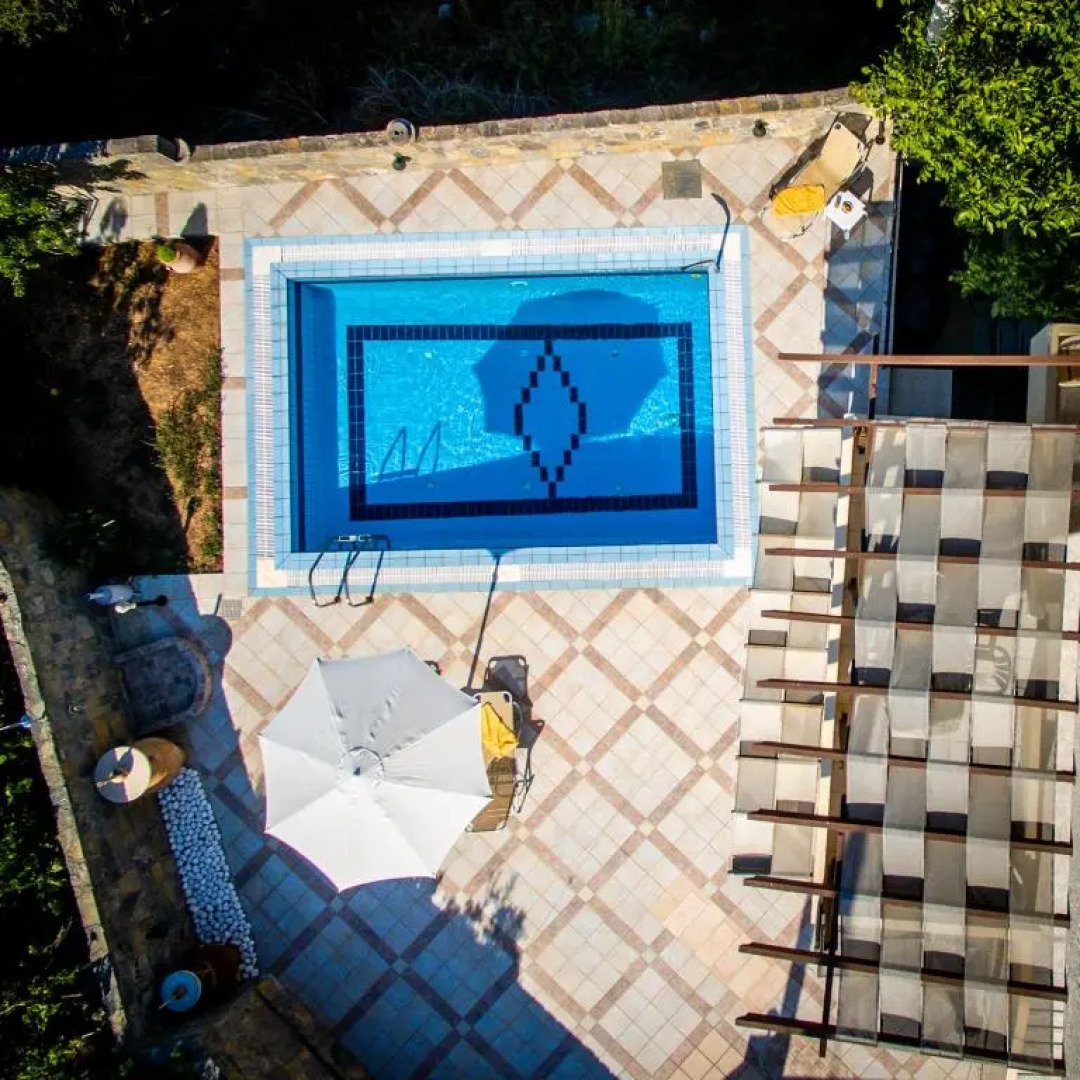 Mamas-Villas (Roussakis)