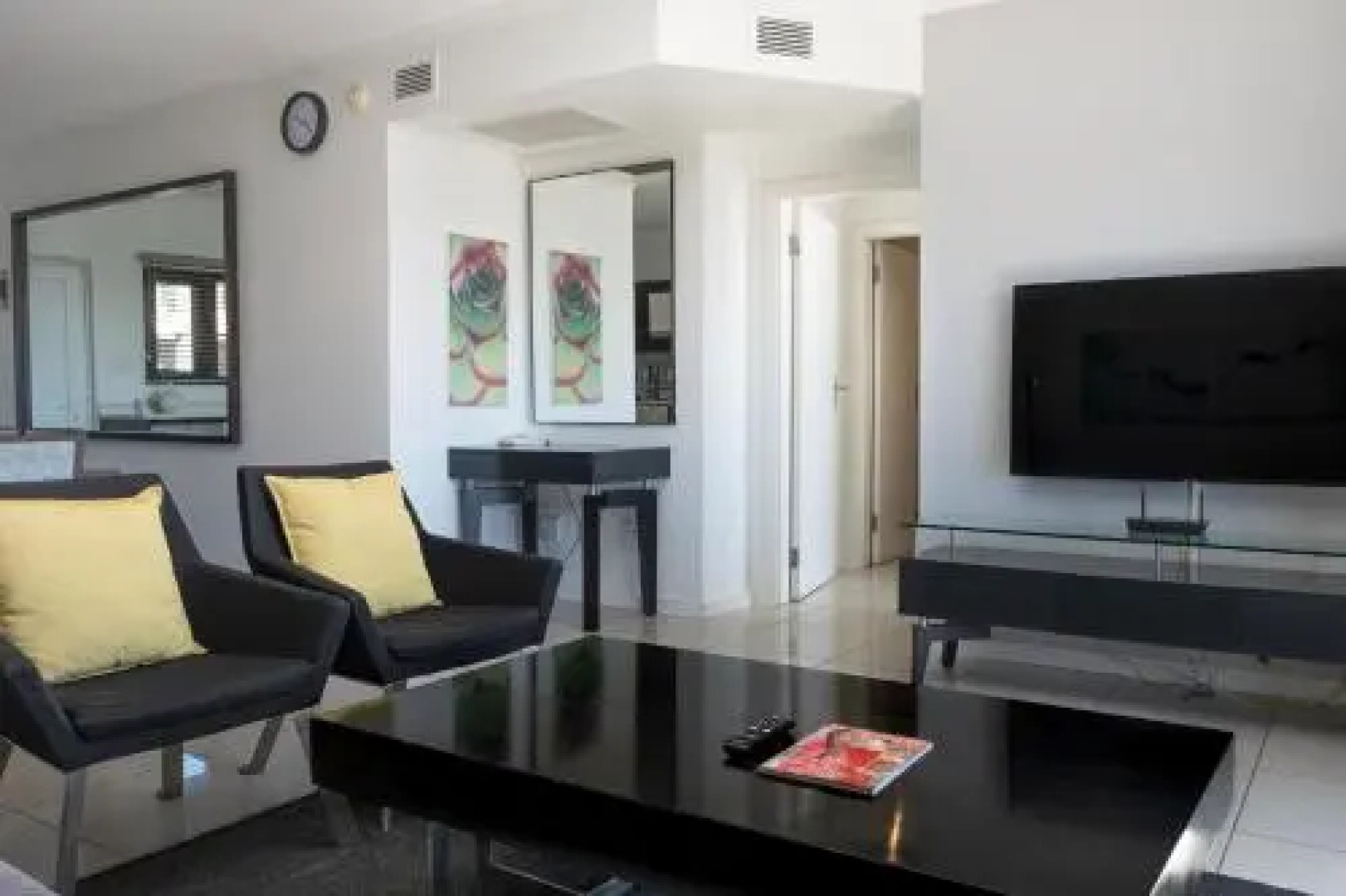 Room 122 @ The Nicol Hotel