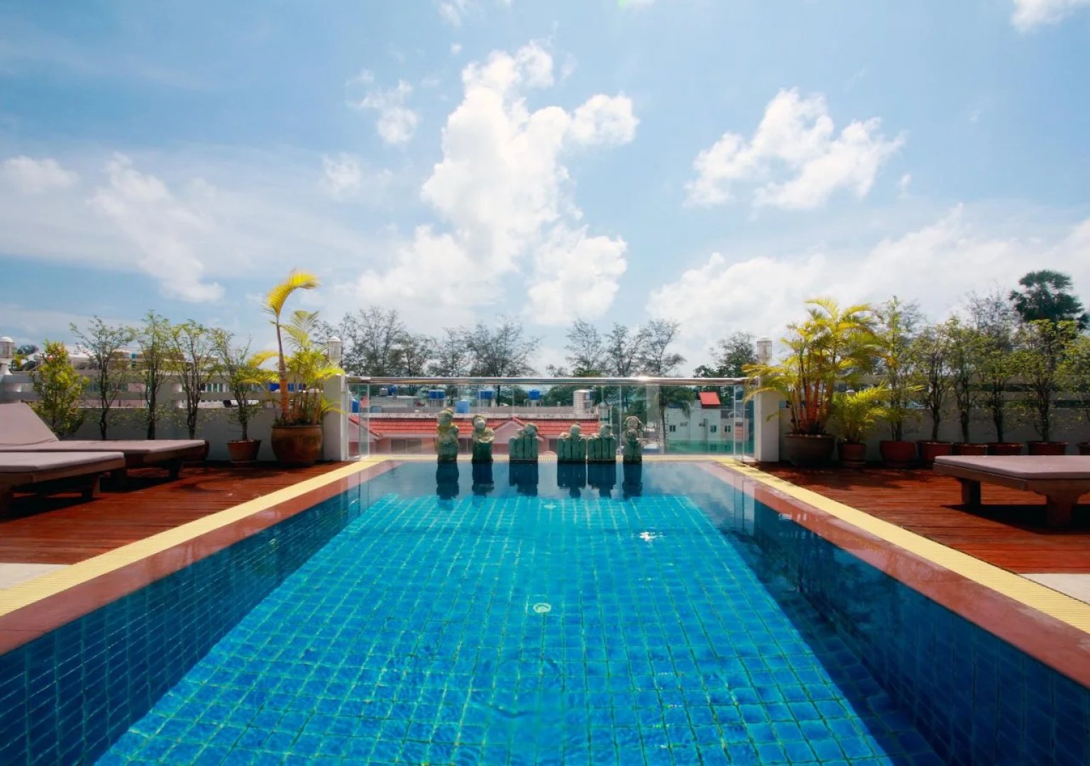 Отель Rayaburi Hotel Patong