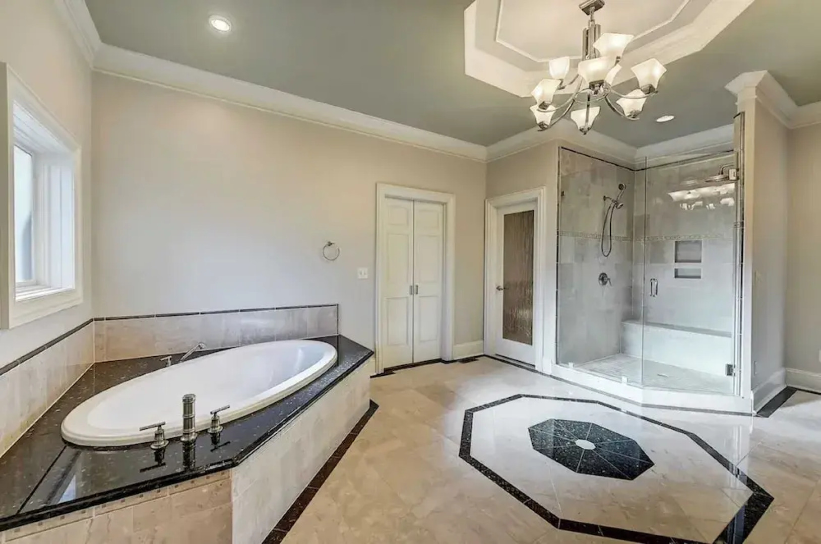 Lakefront Home Private Dock, Tiki Bar, Firepit Shore to Please by Avantstay