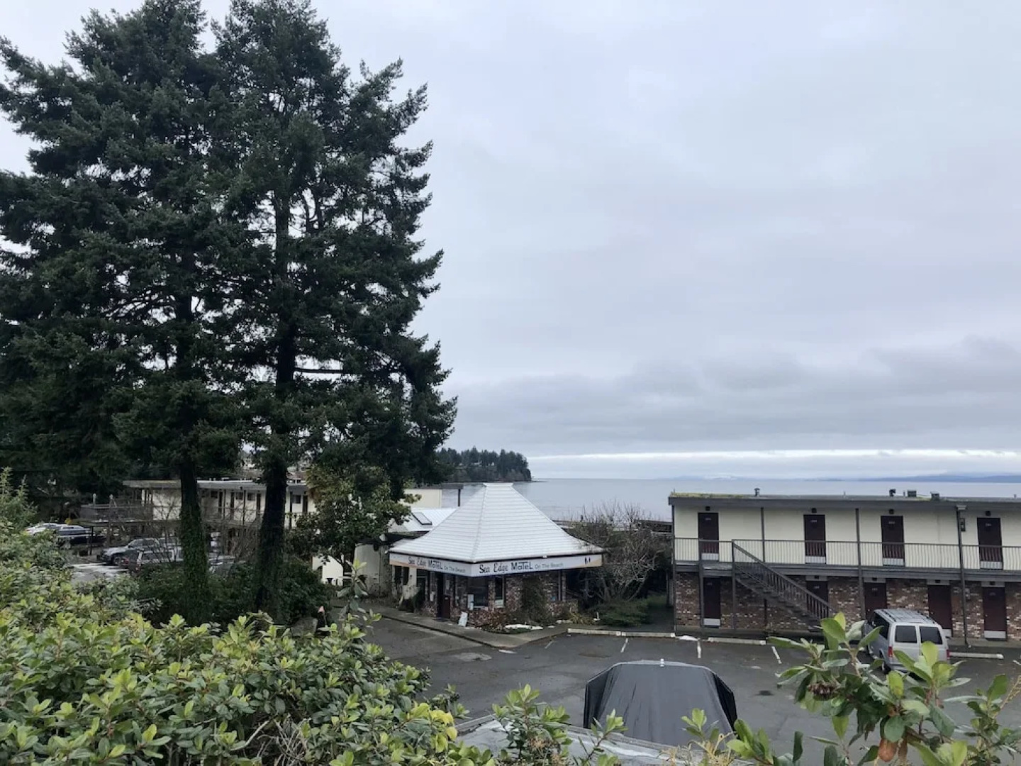 Sea Edge Beachside Hotel