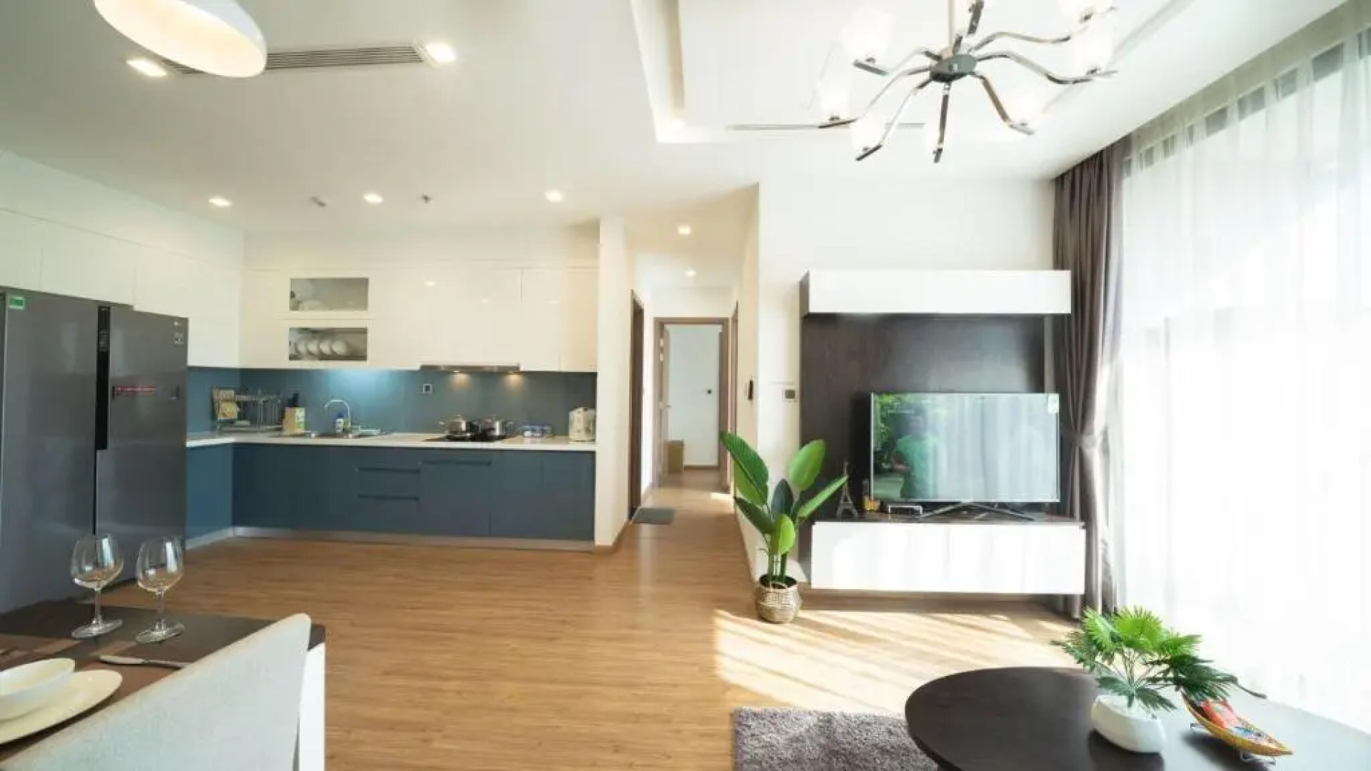 BOM HOMES- VINHOMES METROPOLIS-Service Apartment