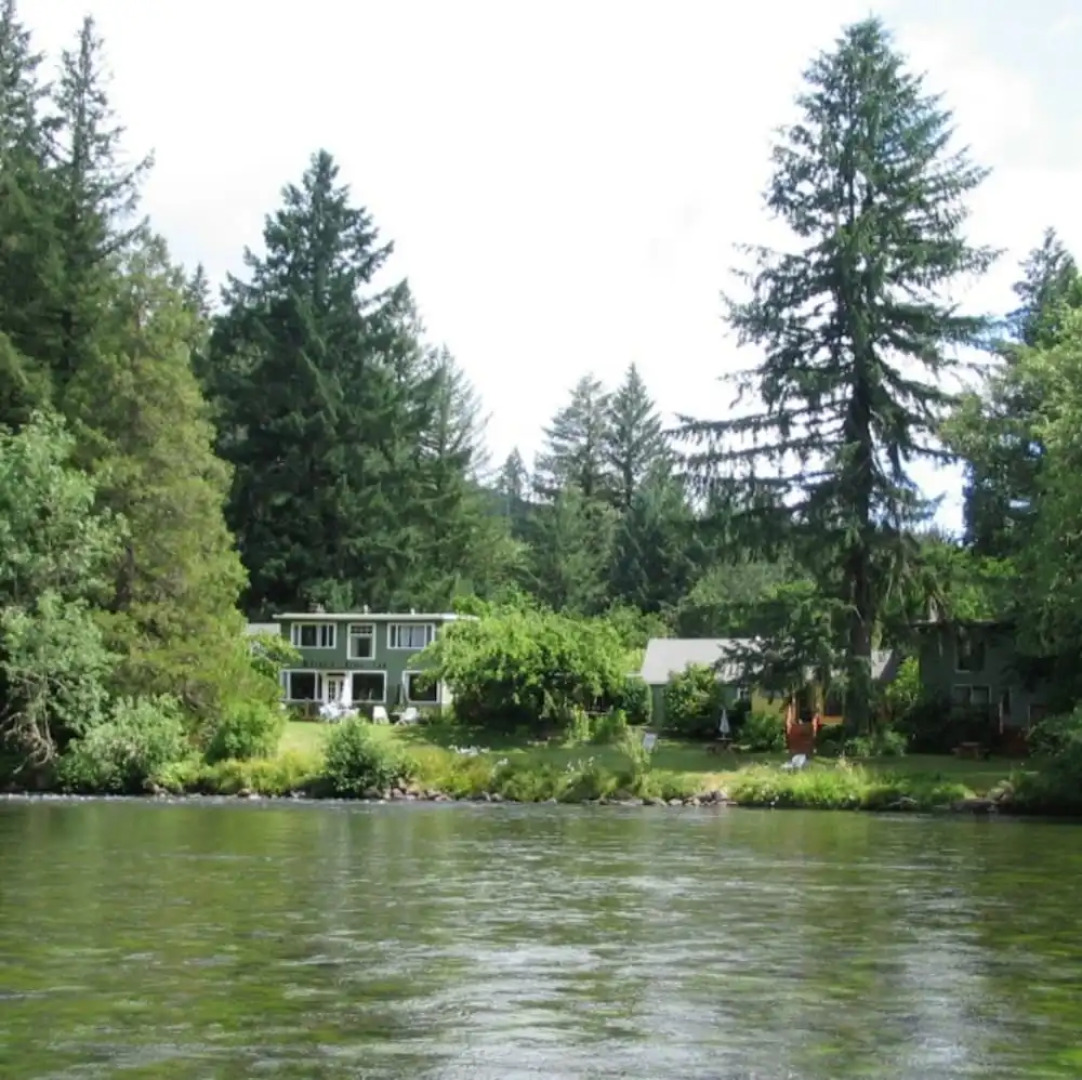 McKenzie River Inn B&B and Cabins