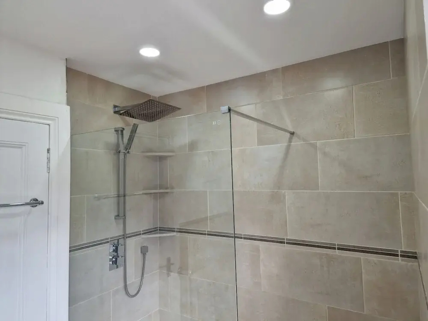 Kildonan House Village Centre Sleep 8 With hot tub