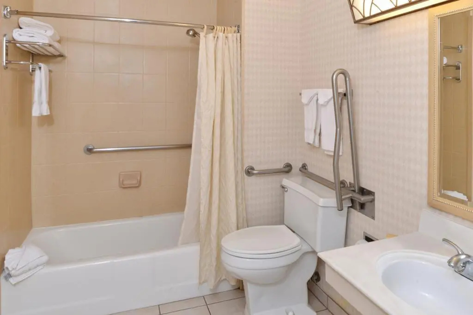 Red Lion Hotel Woodlake Conference Center