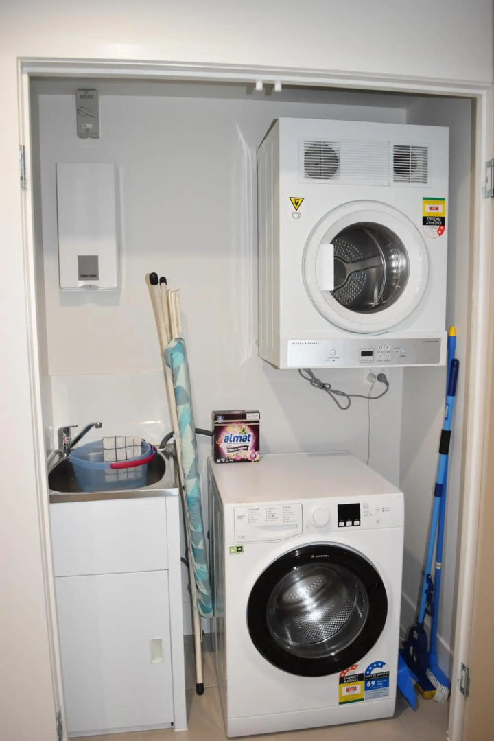 NEW UPMARKET COMFORTABLE 2 Bed, 2 Bath, OCEAN VIEWS, 250m to BUDDINA BEACH!