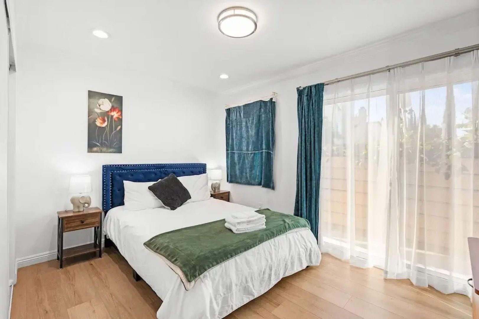 Comfy Retreat With Yard Cozy Interiors