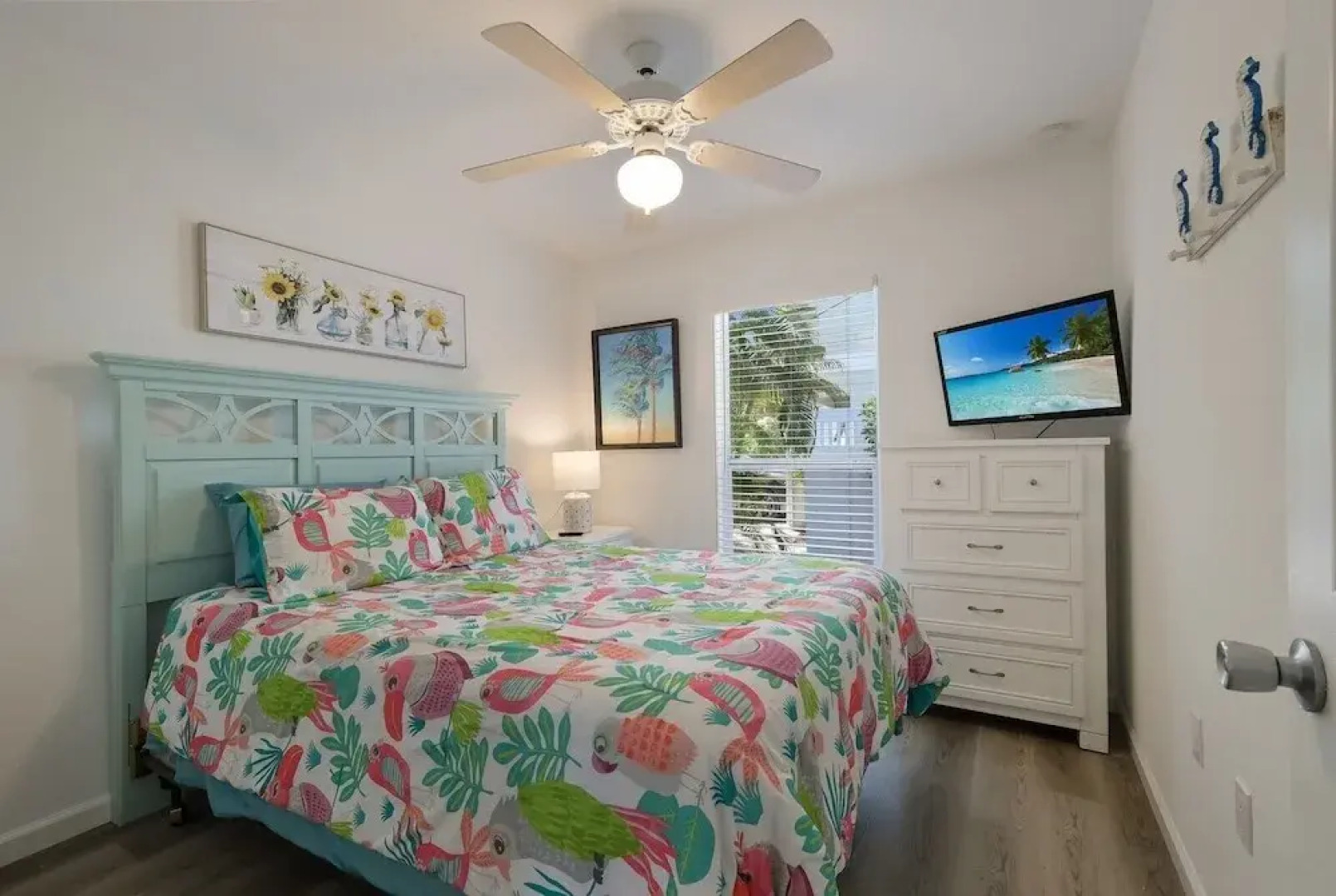 Minnow 1 1 Bedroom Cottage by RedAwning