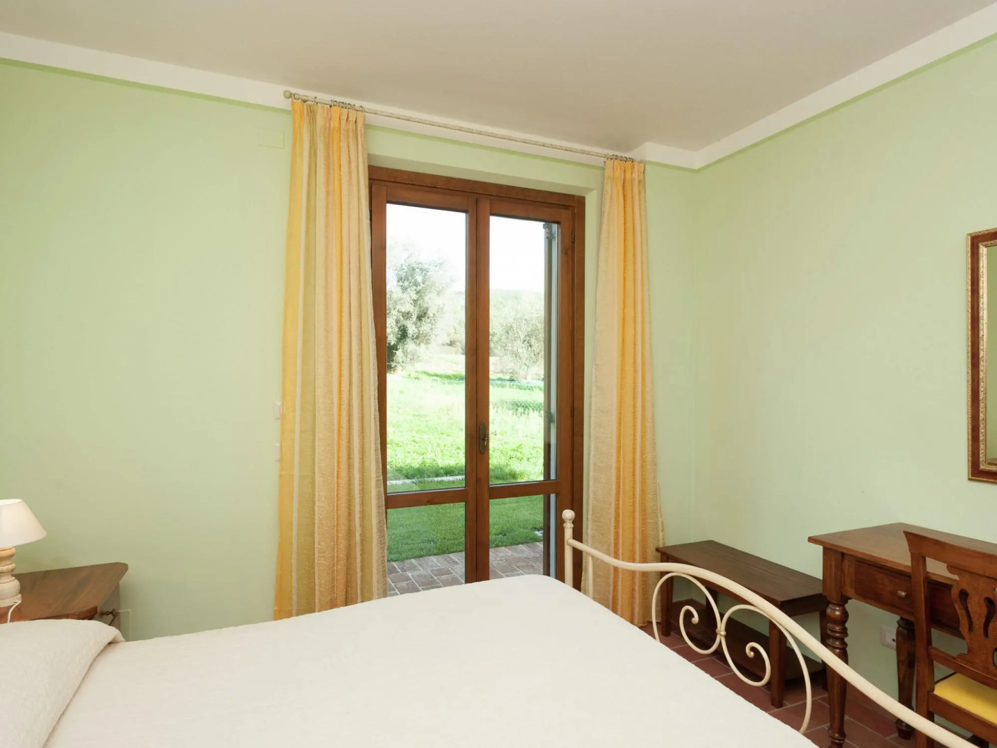 Apartment in Monte del Lago Near Lake Trasimeno