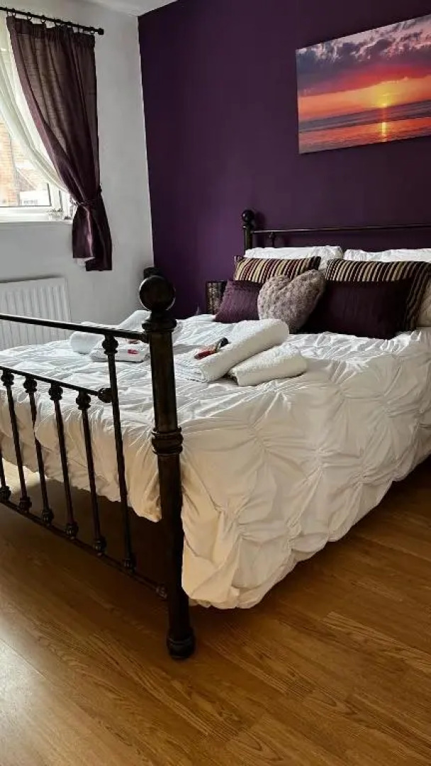 Home from home, close to Redditch hospital & transport links