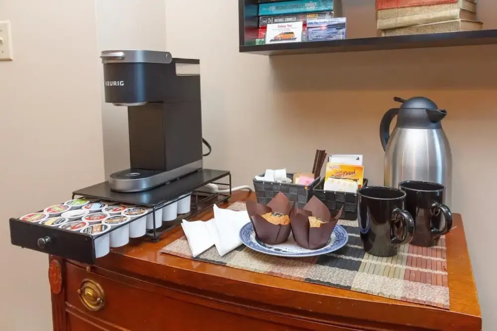 Cole's Bay Vacation Retreat Library Room