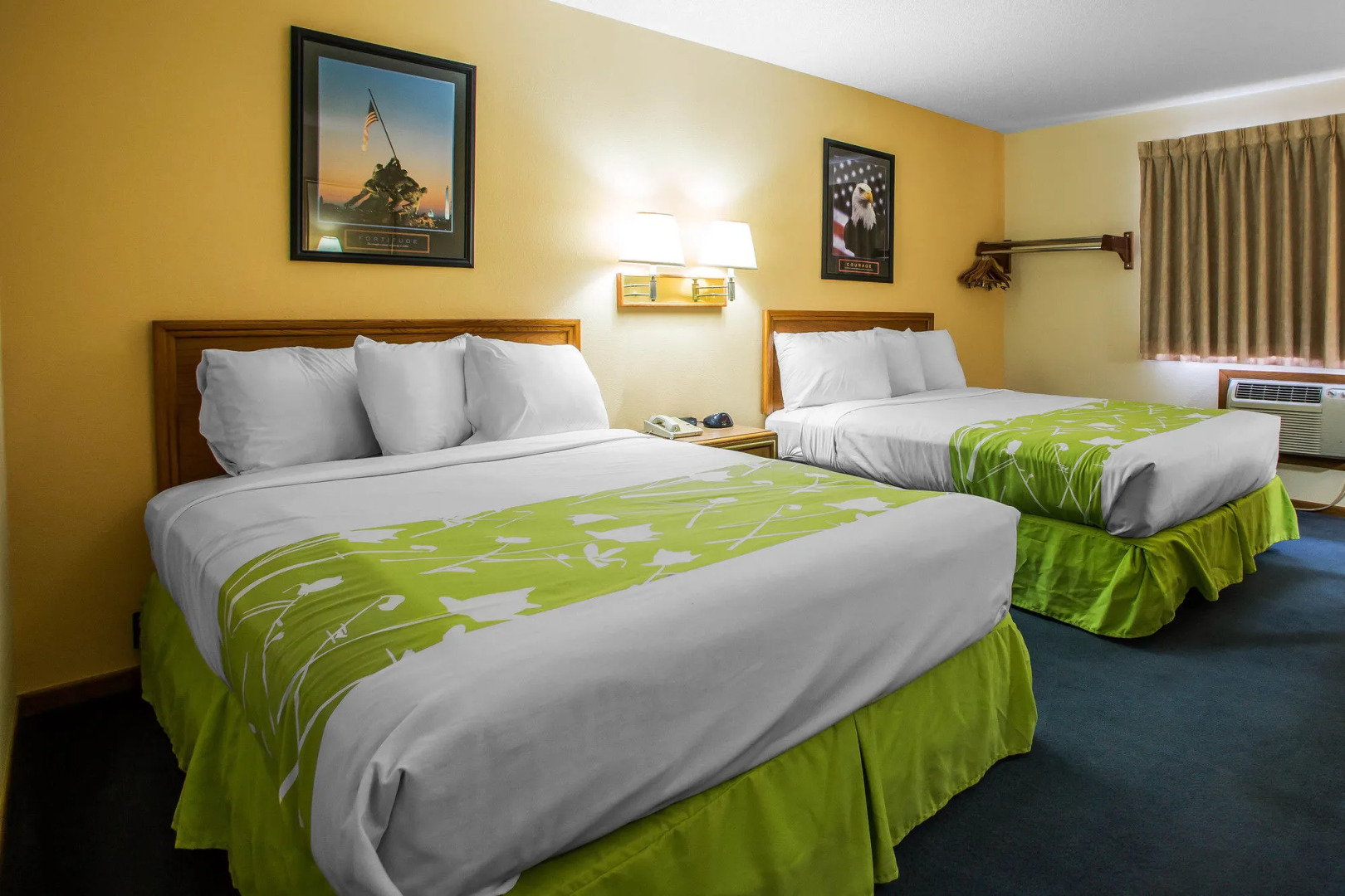 Econo Lodge Inn & Suites Dubuque