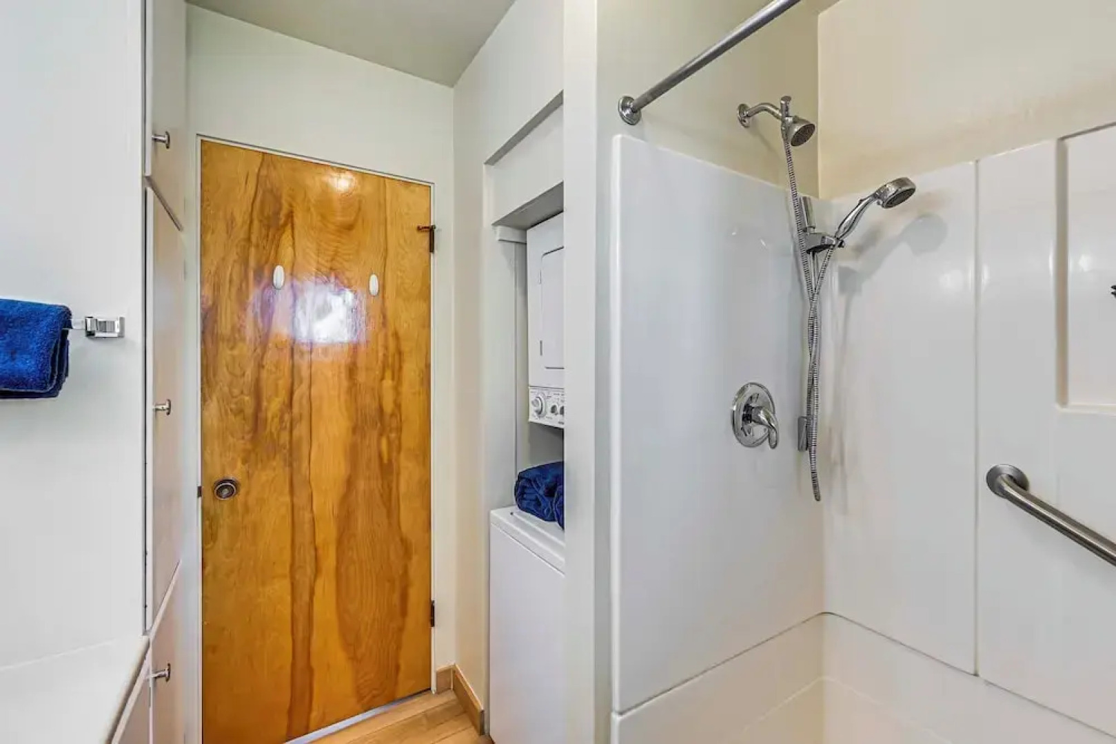 Walk to Flathead Lake: Airy Home w/ Mtn Views!