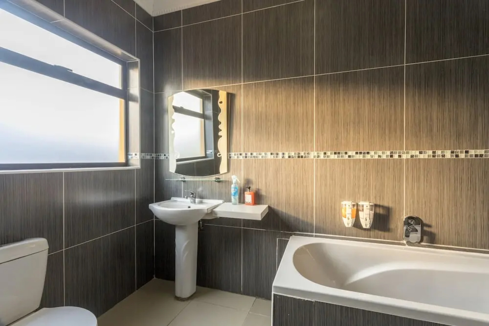 Room in Guest Room - Ezulwini Guest House - Queen Room With Balcony for 2 Guests in Ballito