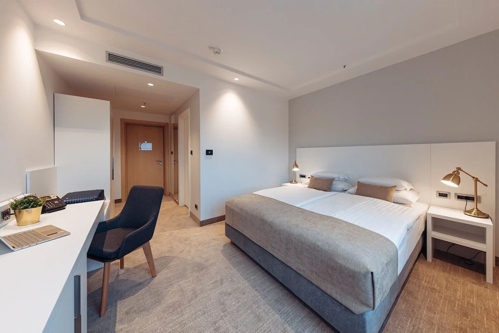 Antunovic Hotel East