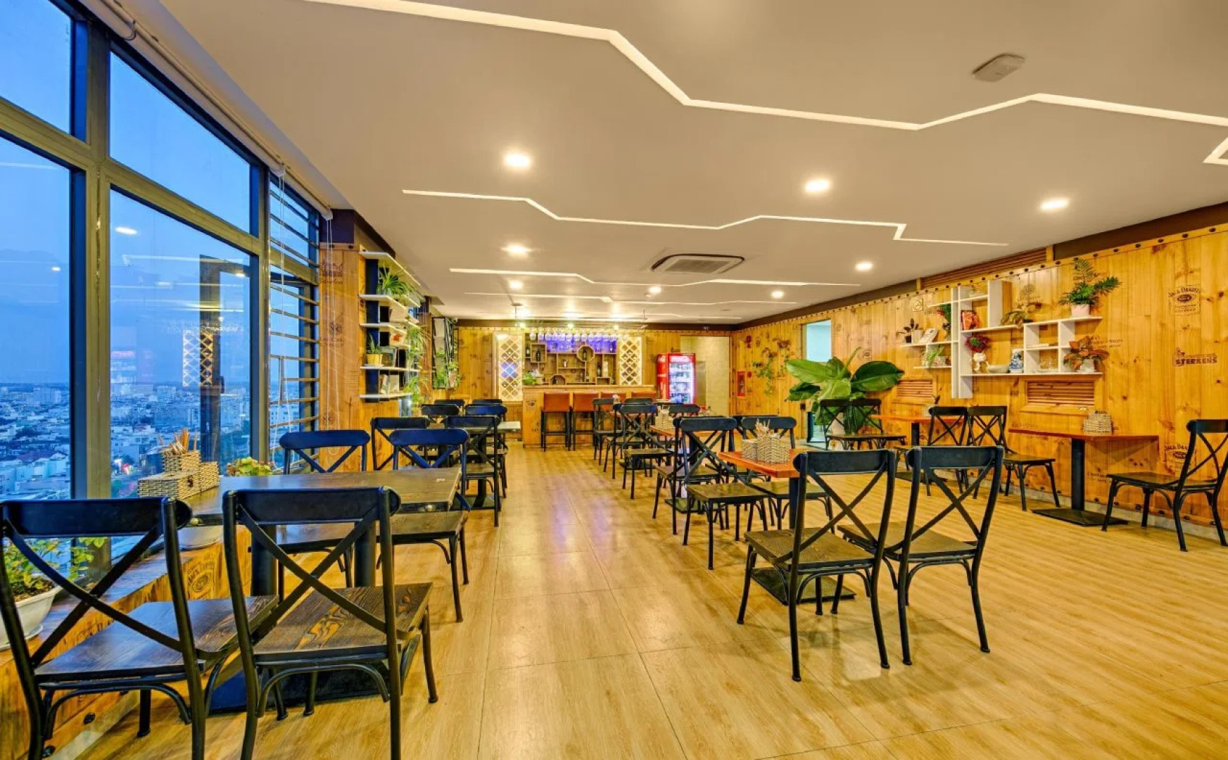 Lavender Riverside Hotel