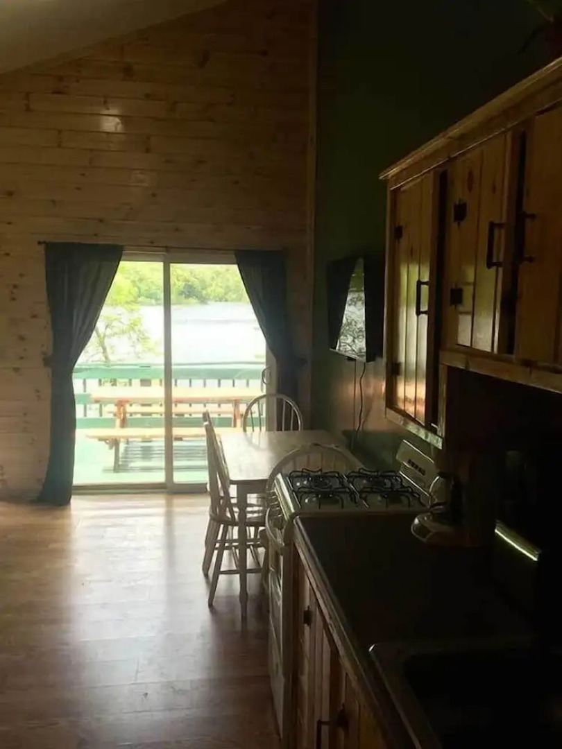 The Elms Waterfront Cottages