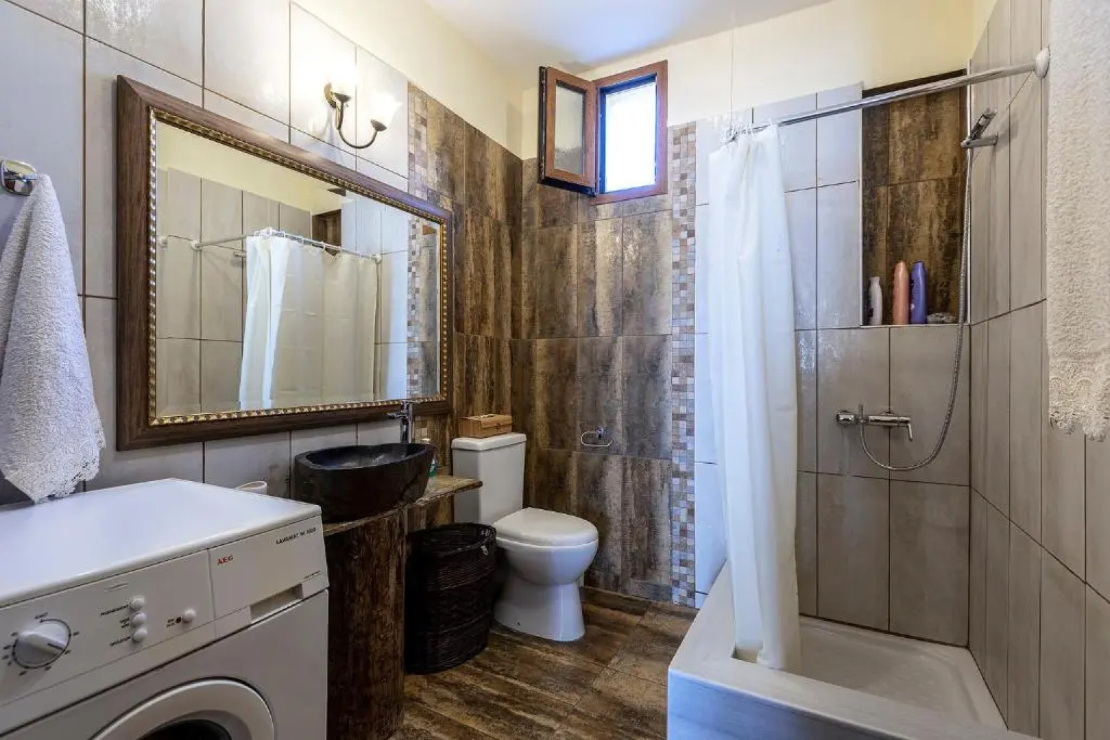 Selana House with outdoor pool