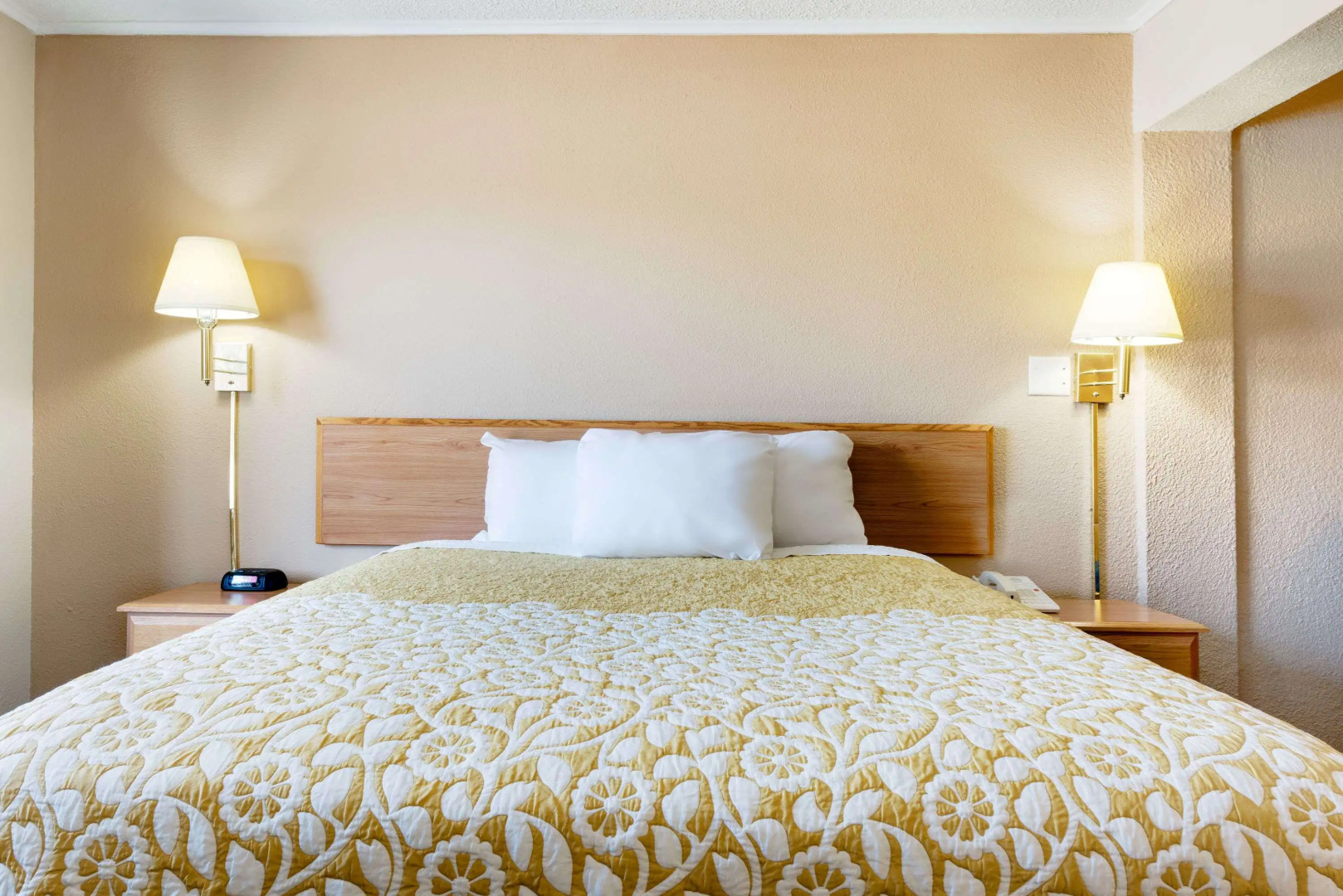 Days Inn by Wyndham Fairmont