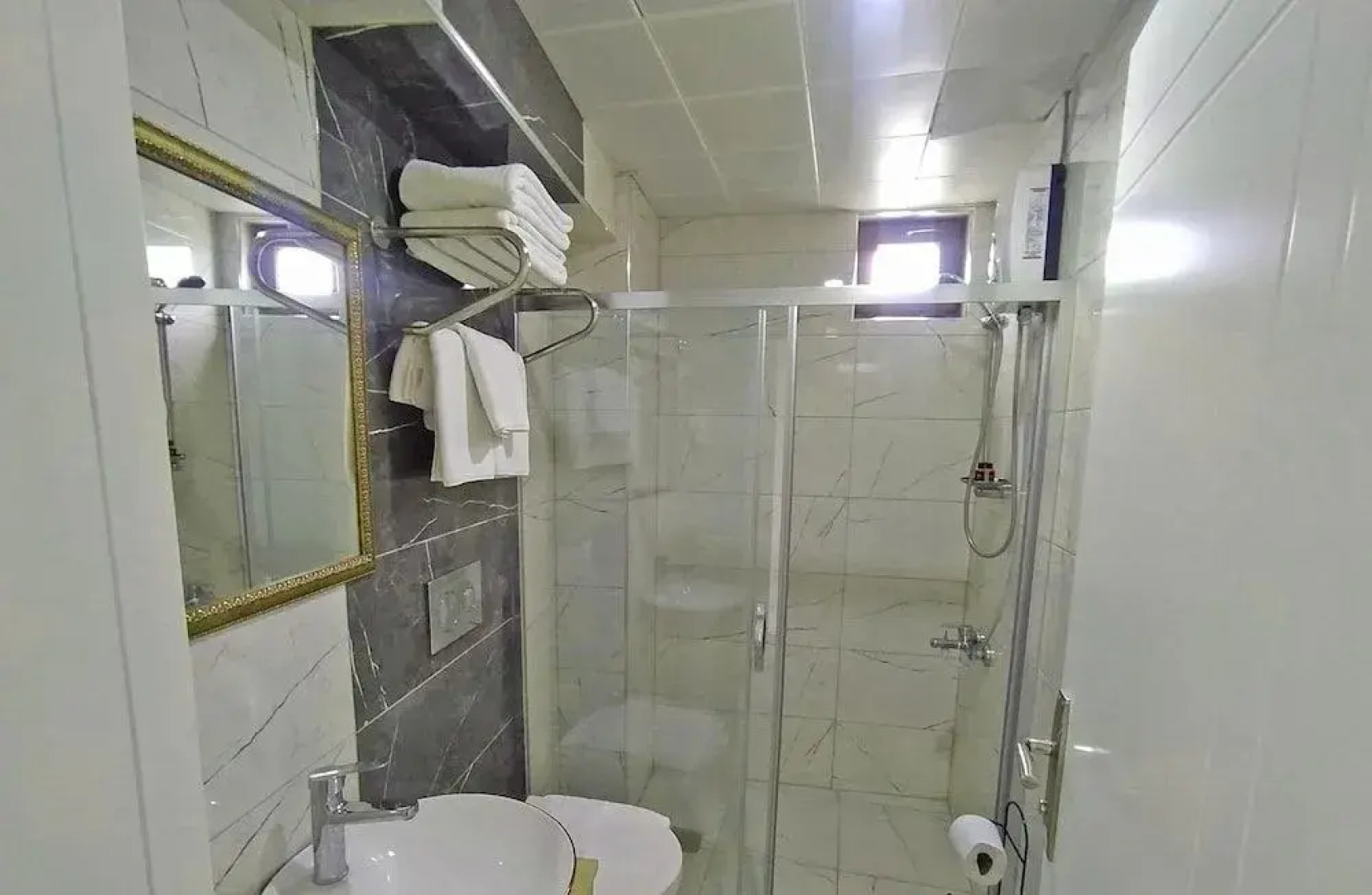 Kroisos Lake Resort Hotel