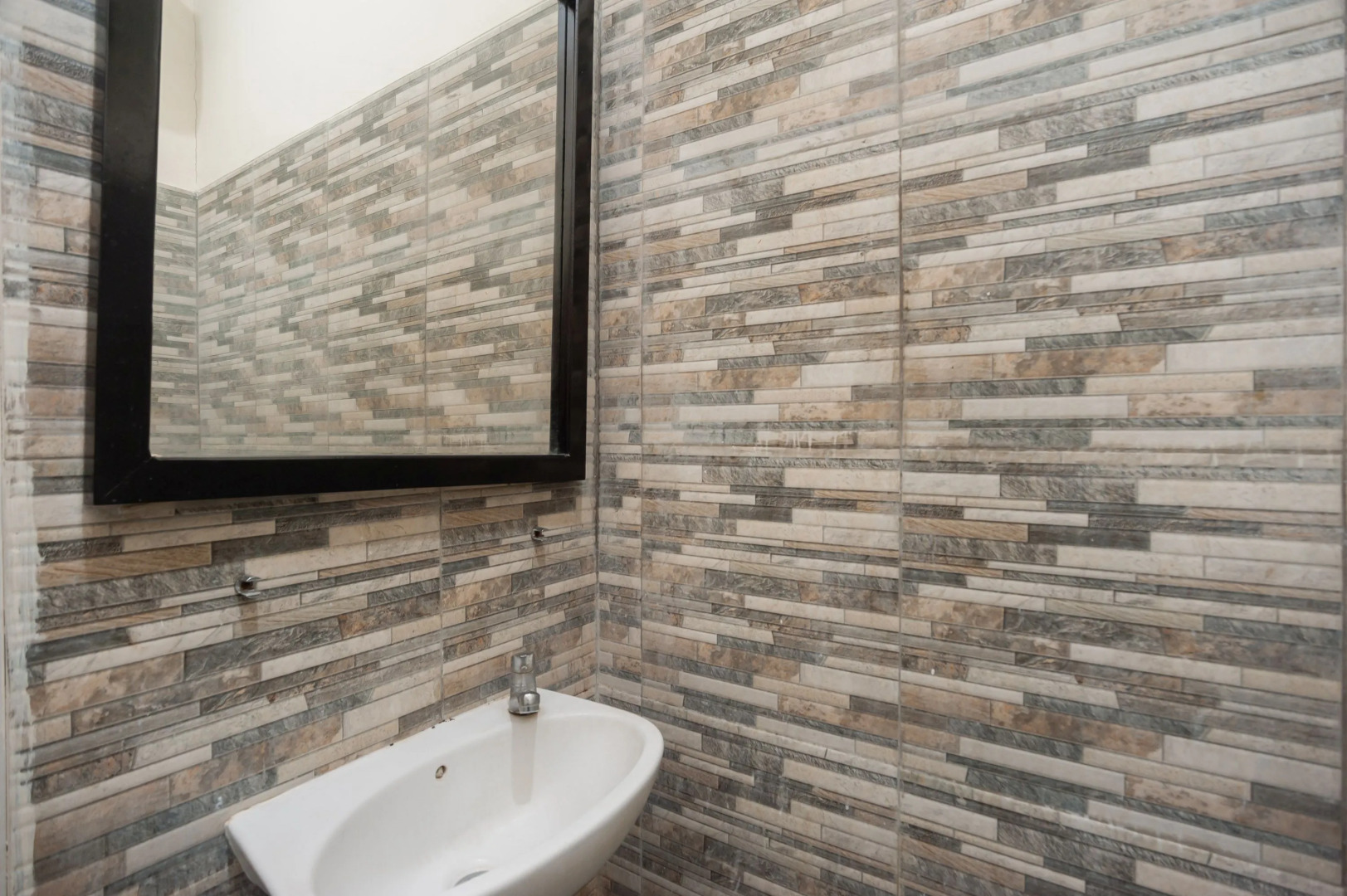 RedDoorz Plus near Universitas Indonesia