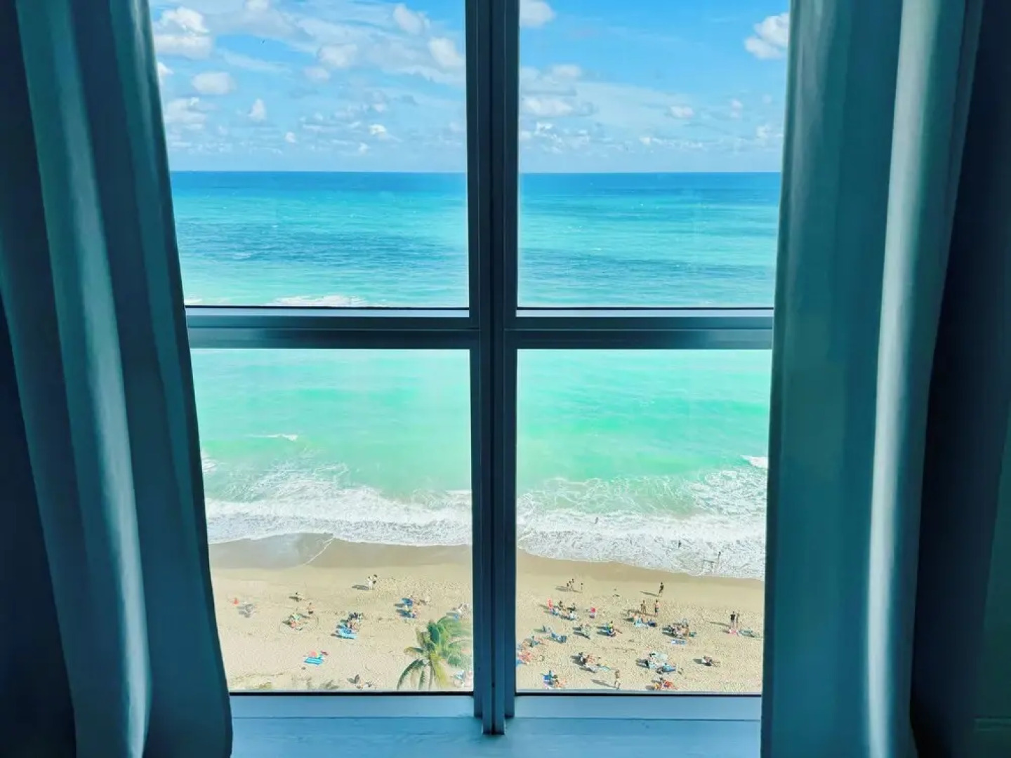 The Tides on Hollywood