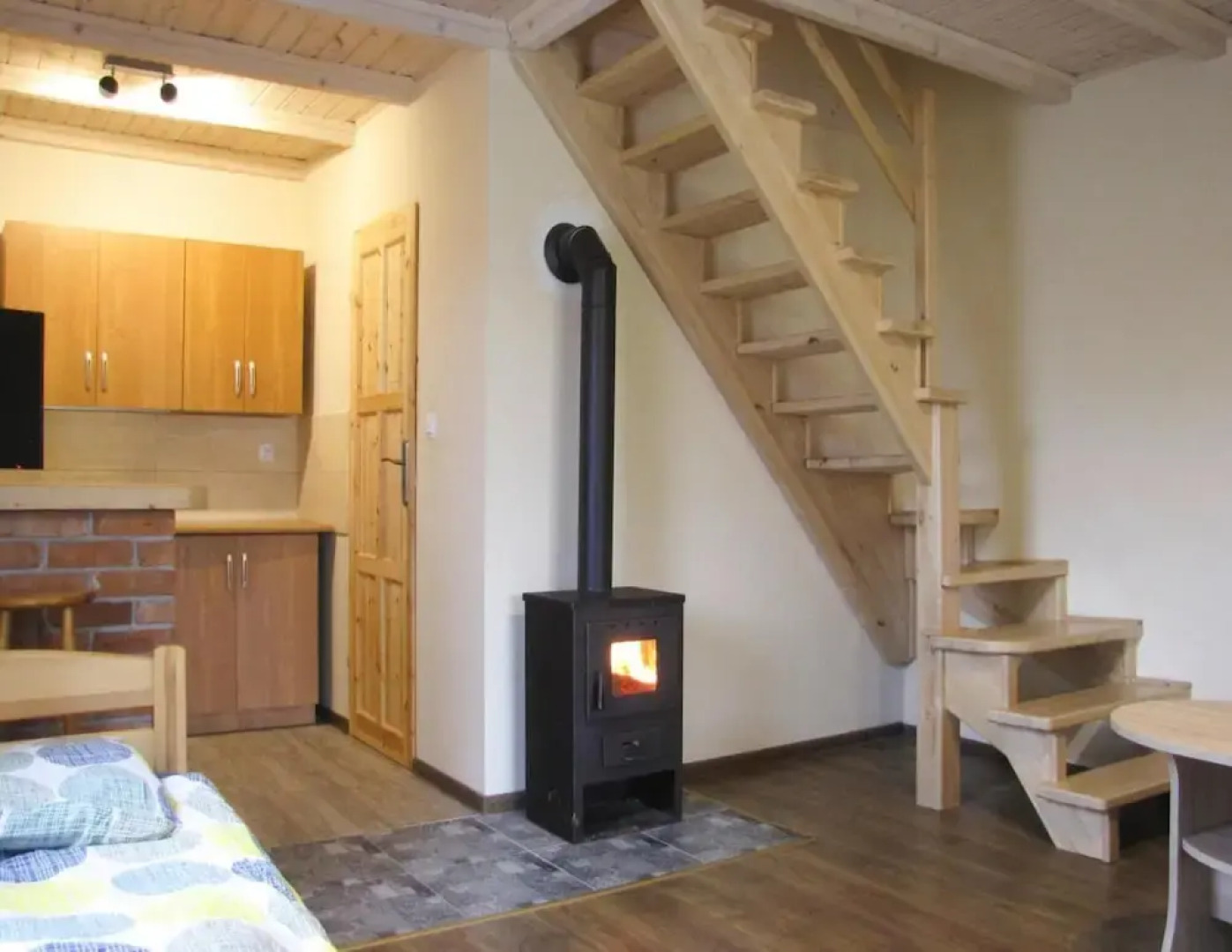 Cottage With Fireplace, Right on the Lake, Ryn