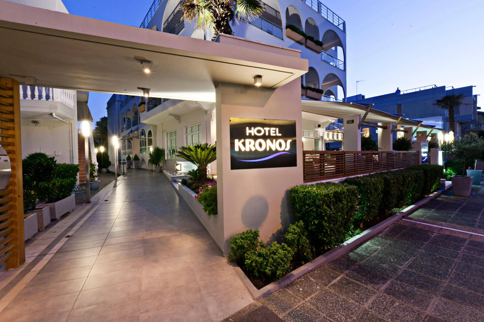 Kronos Hotel