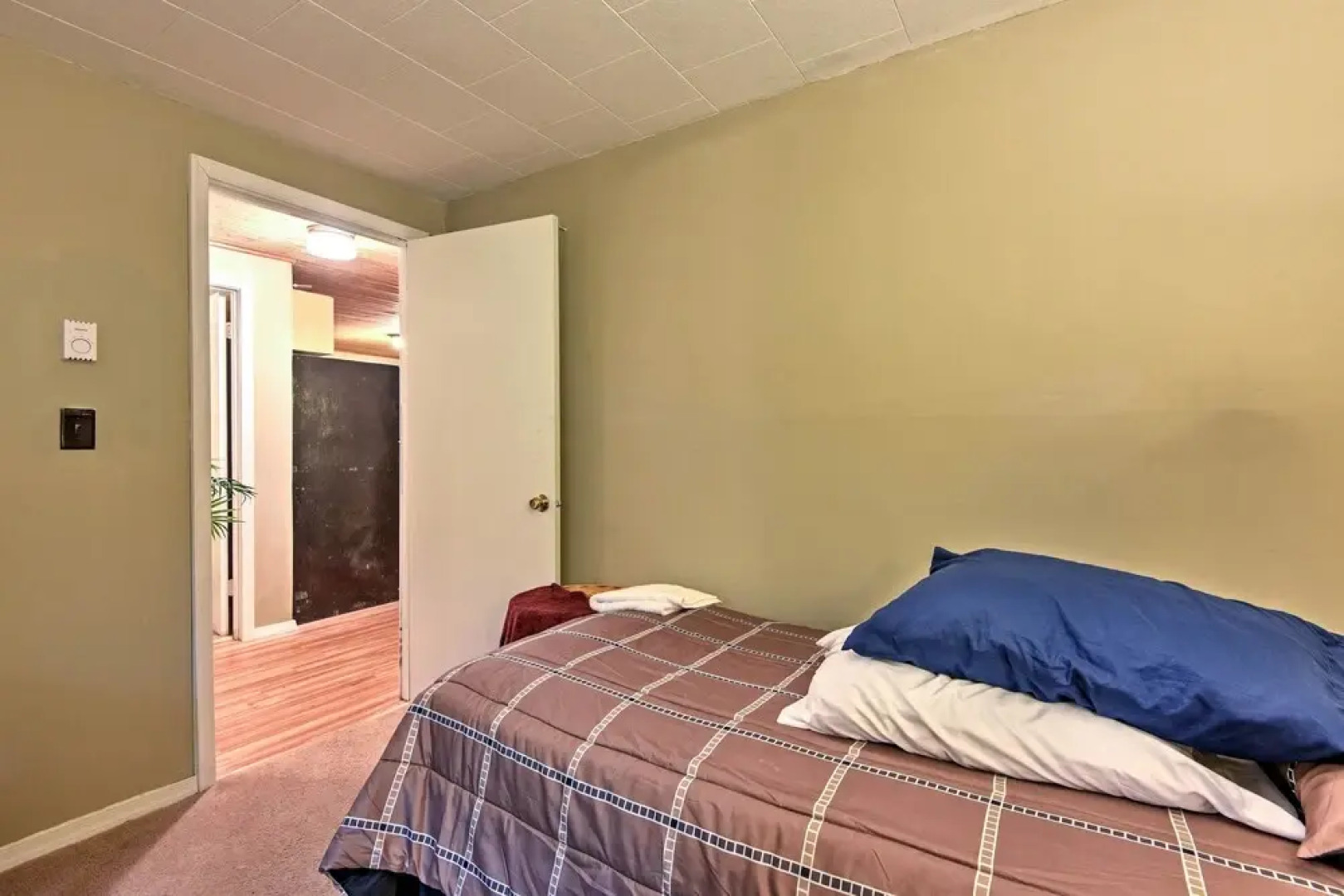 Cozy Arrowhead Lake Home w/ Sunroom + Pool Access!